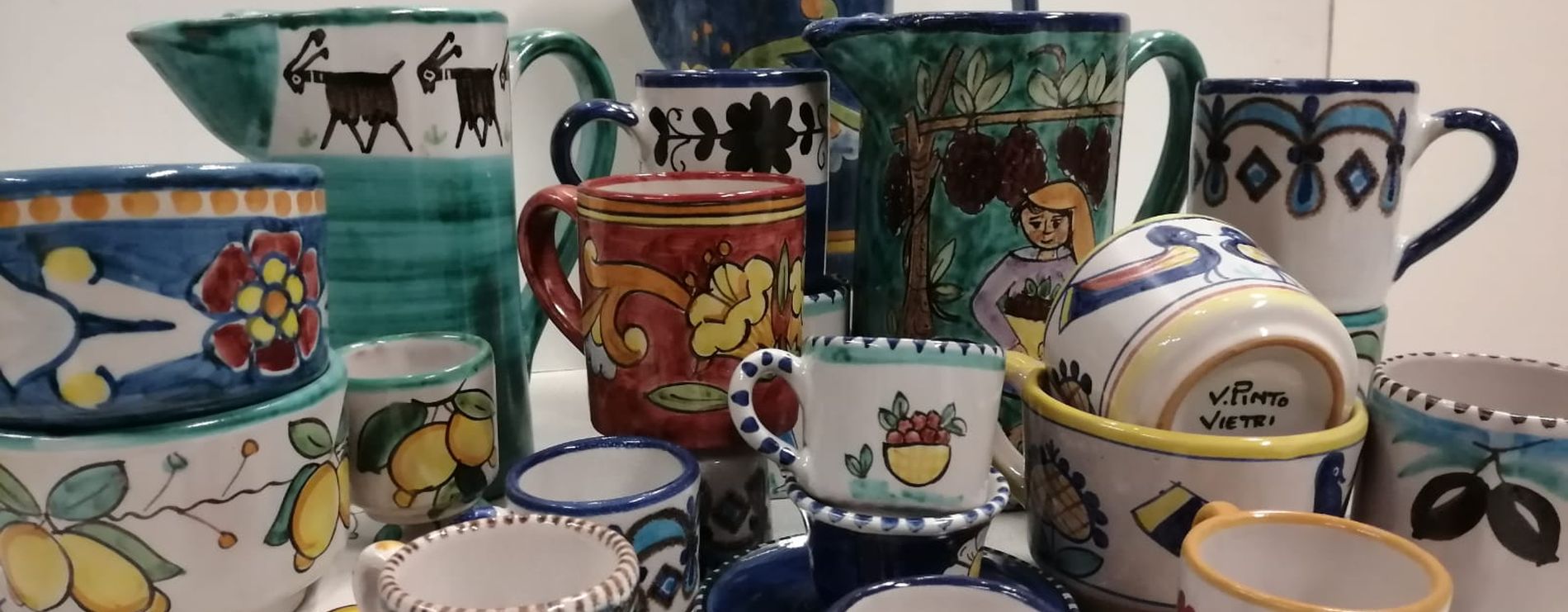 Bicchieri Tazze Brocche della Ceramica Vietrese